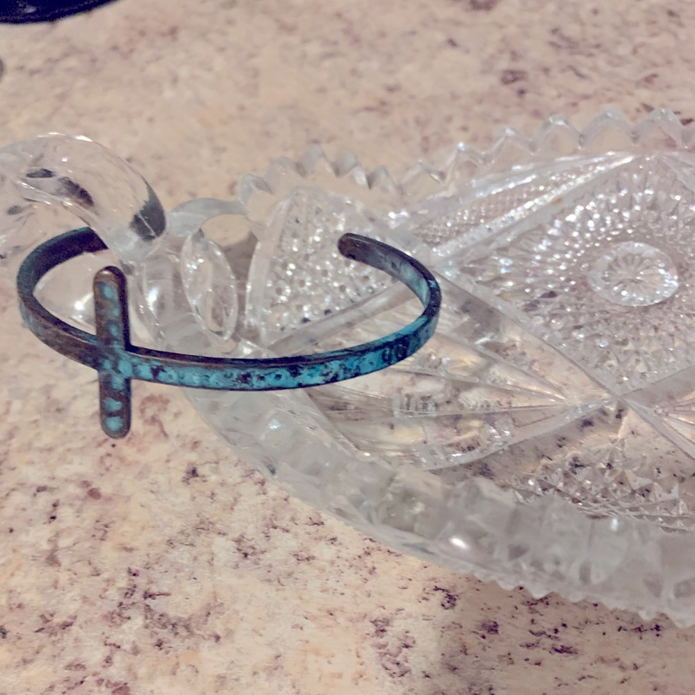 NWT 🌹Rustic jewelry design.. This piece is a turquoise Cross cuff style bracelet
